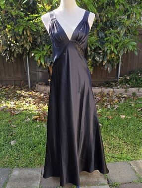 Frederick's Of Hollywood Black V-Neck Satin Maxi Dress Size Large